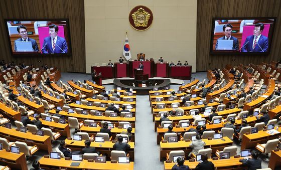 경제에 관한 질문 이어지는 본회의장