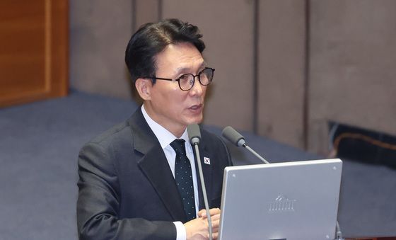 답변하는 김민석 총리