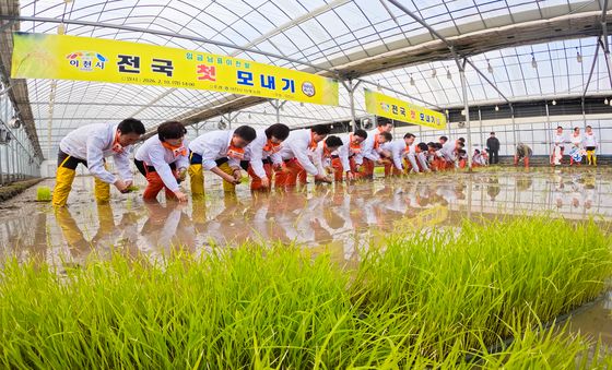 이천시 전국 첫 모내기