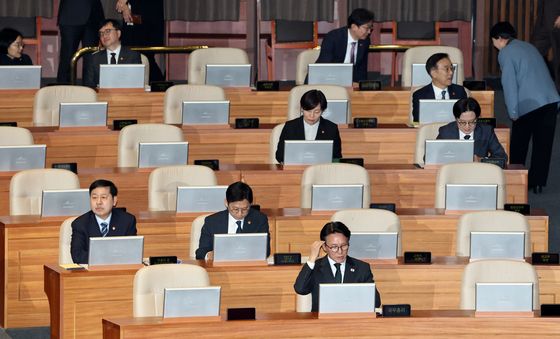 대정부 질문 자리한 국무위원들