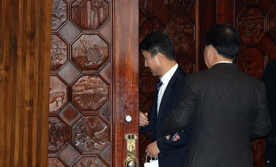 함께 본회의장 나서는 한병도·송언석