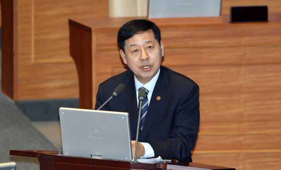 답변하는 구윤철 장관