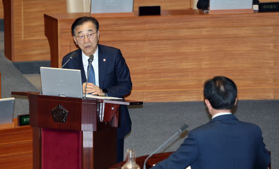 답변 이어가는 김윤덕 국토교통부 장관