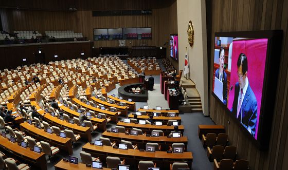 대정부질문 답변하는 김윤덕 국토교통부 장관