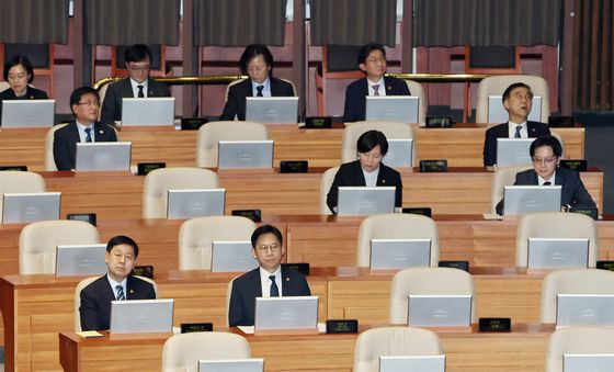 대정부질문 답변하는 김민석 총리