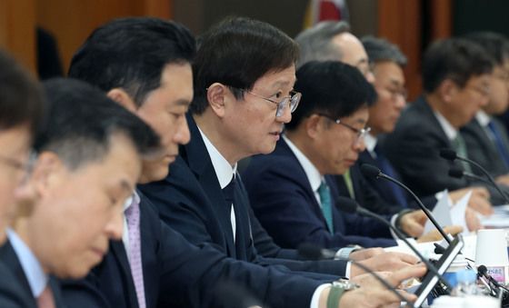 발언하는 이찬진 금감원장