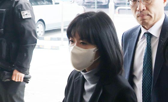 1심 선고 공판 출석하는 구연경 LG복지재단 대표