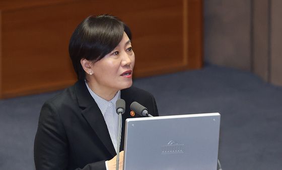 답변하는 송미령 장관