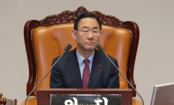 경제에 관한 질문하는 이인선