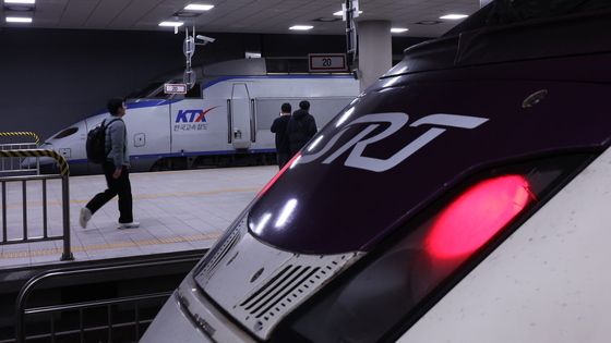 수서역에서 시범운행되는 KTX