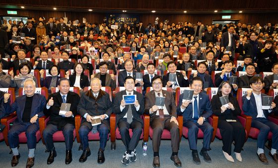 '인천시장 출마' 박찬대 출판기념회