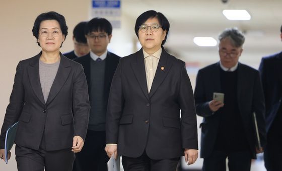 의사인력 양성규모 발표 나서는 정은경 장관