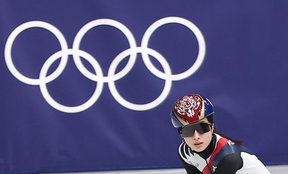 기록 확인하는 김길리