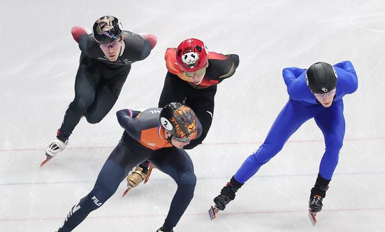 기회 엿보는 린샤오쥔