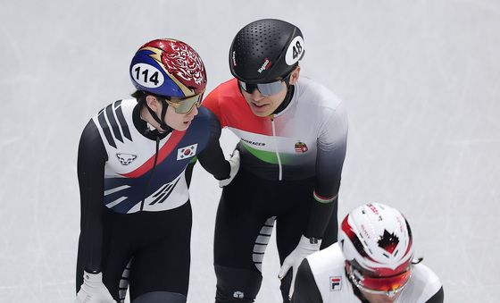 서로 격려하는 신동민·문원준