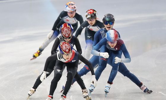 역주하는 쇼트트랙 혼성 대표팀