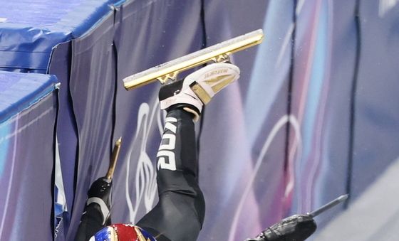 레이스 도중 넘어지는 김길리