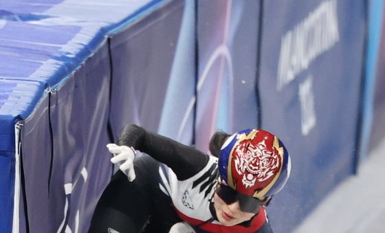 레이스 중 넘어지는 김길리