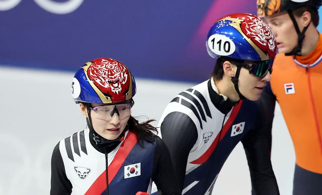 아쉬워하는 최민정·황대헌