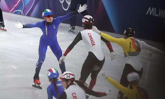 혼성 계주 금메달에 환호하는 이탈리아