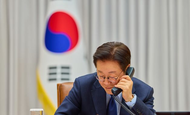 NATO 사무총장과 전화 통화하는 이재명 대통령