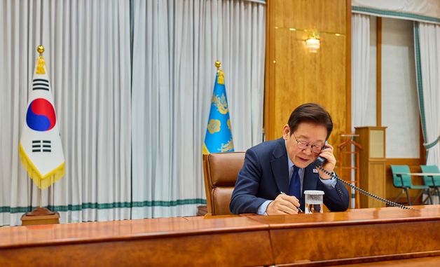 NATO 사무총장과 전화 통화하는 이재명 대통령