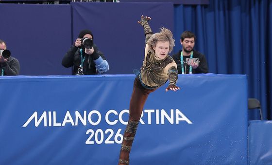 연기 펼치는 말리닌