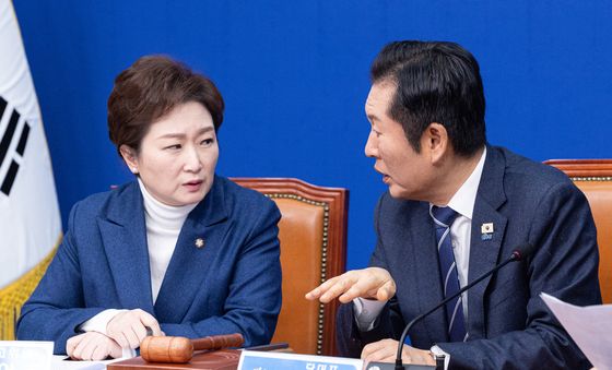 최고위서 대화 나누는 정청래·이언주