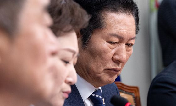 이언주 최고위원 발언 듣는 정청래 대표