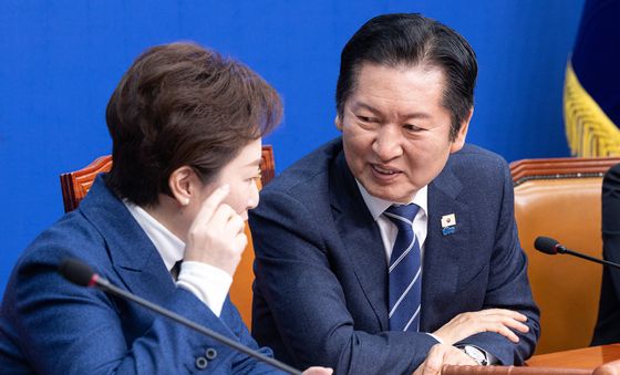 대화 나누는 정청래 대표와 이언주 최고위원