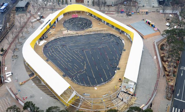 52일만에 18만 명 모인 서울광장 스케이트장 폐장