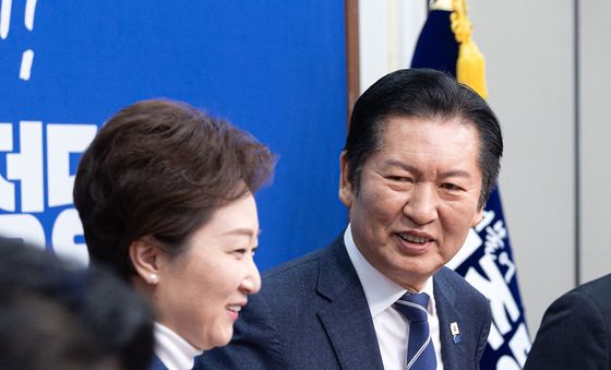 손 맞잡은 정청래 대표와 이언주 최고위원