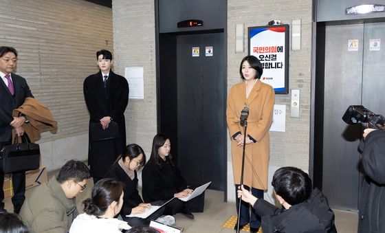 윤리위원회 출석하며 입장 밝히는 배현진 의원