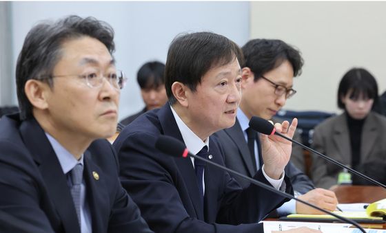 빗썸 사태 답변하는 이찬진 금감원장