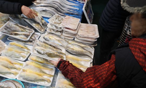 '조기는 빼야 하나'…설 차례상 물가 4%↑