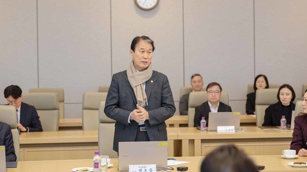 인사말하는 권오을 보훈부 장관