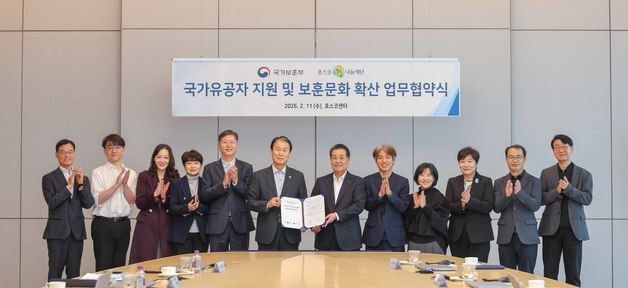 기념촬영하는 권오을 장관