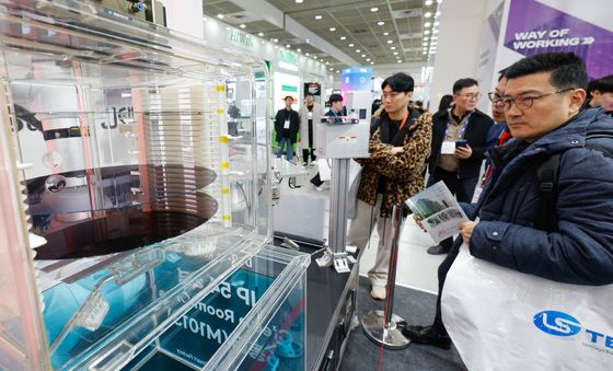 웨이퍼 클리닝하는 협동로봇