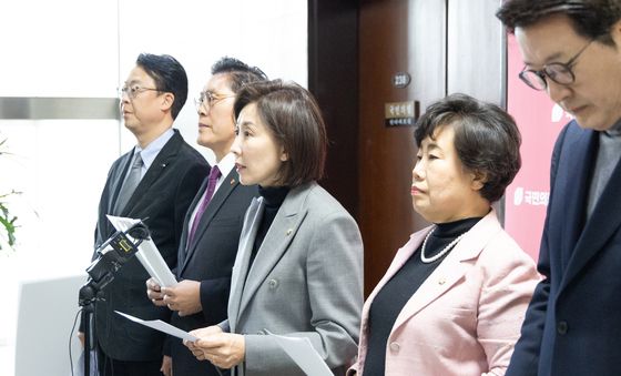 '재판소원 도입' 규탄 발언하는 나경원 의원