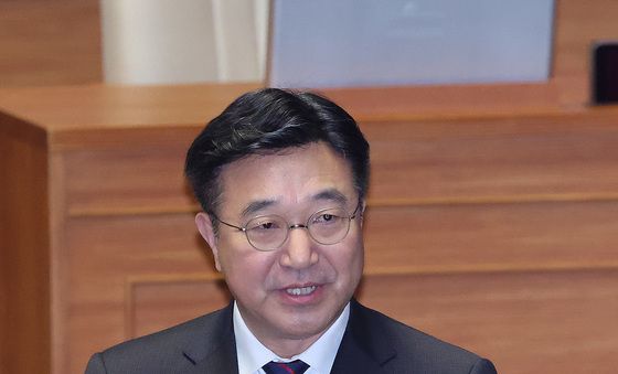 교육·사회·문화에 관한 질문 답변하는 윤호중