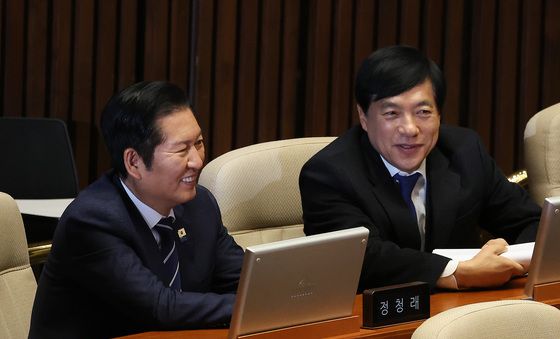 미소짓는 정청래·이성윤