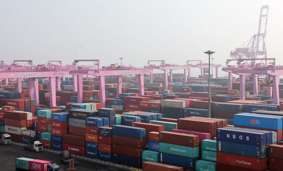 반도체 137.6%상승 쾌조…1~10일 수출 214억달러, 44.4% 증가