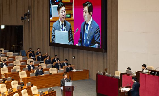 대정부질문 답하는 윤호중 장관