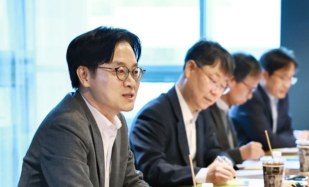 김정관 장관, AI반도체 핵심기업 성장전략 간담회 참석