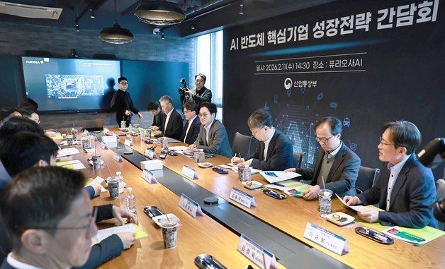 김정관 장관, AI반도체 핵심기업 성장전략 간담회