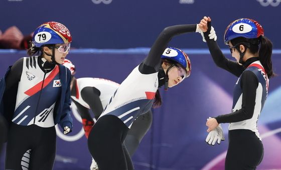 몸푸는 최민정과 김길리