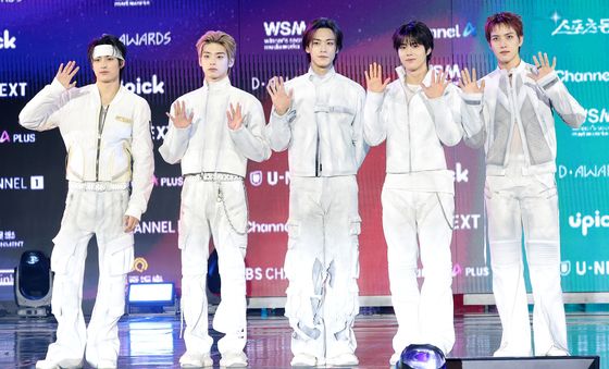 82메이저, 디 어워즈 출격