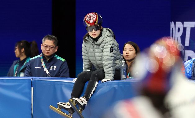 훈련 후 휴식 취하는 김길리