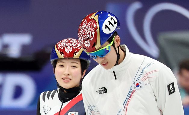 이준서와 대화 나누는 김길리