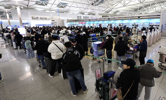 끝도 없이 이어지는 인천공항 수속 대기줄